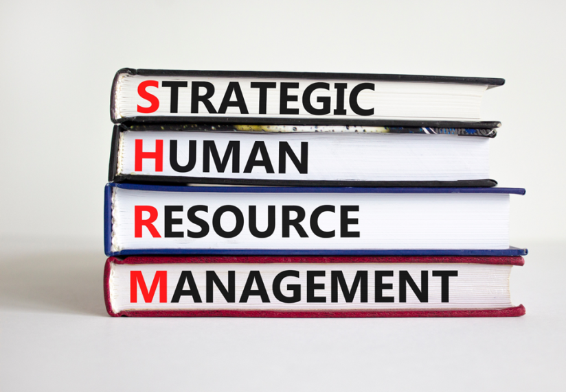 戦略人事の実現に必要な4つの機能と、各社の取り組み事例を紹介